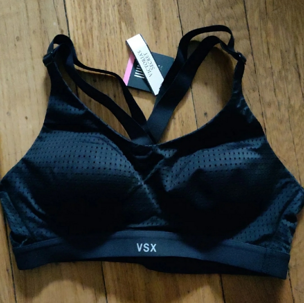NWT Victoria Secrets Sports Bra 32A